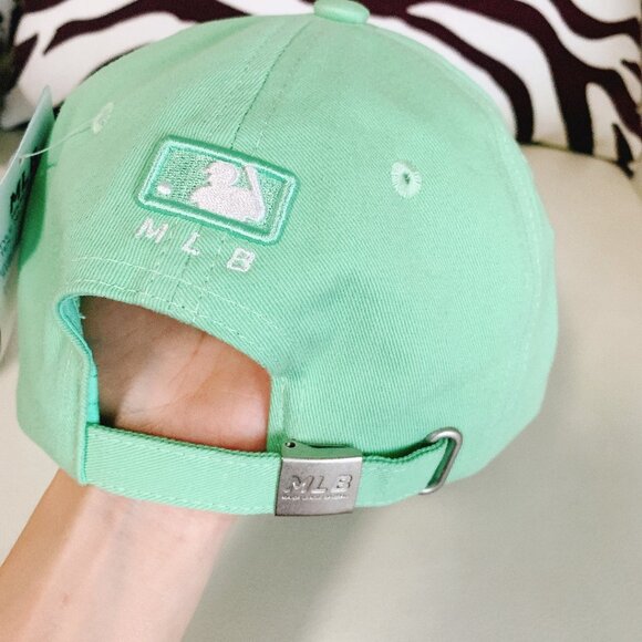 NWT  MLB Baseball Cap, in beautiful light green - Picture 8 of 9